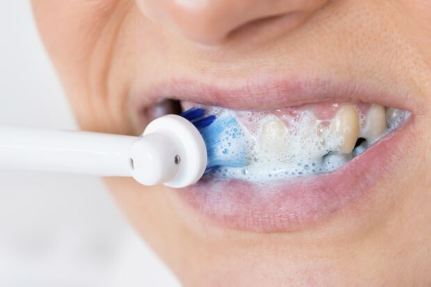 Bagaimana kesehatan gigi dan mulut dilindungi? Apa hal yang perlu diperhatikan saat membersihkan gigi?