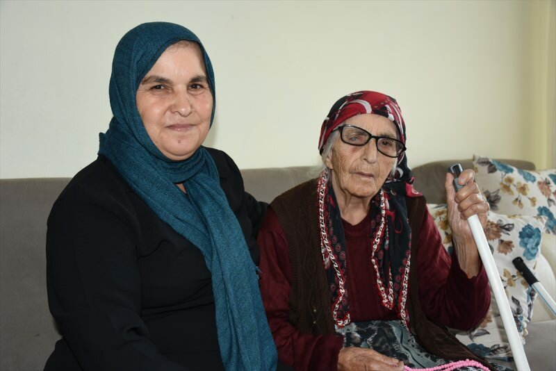 Nenek Fatma 95 tahun, seorang pasien jantung dan tekanan darah, mengalahkan Kovid-19