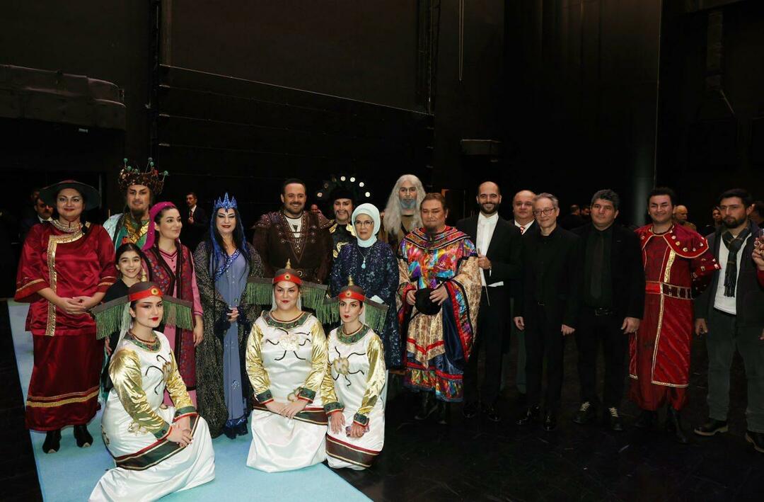 Emine Erdoğan menonton opera Turandot