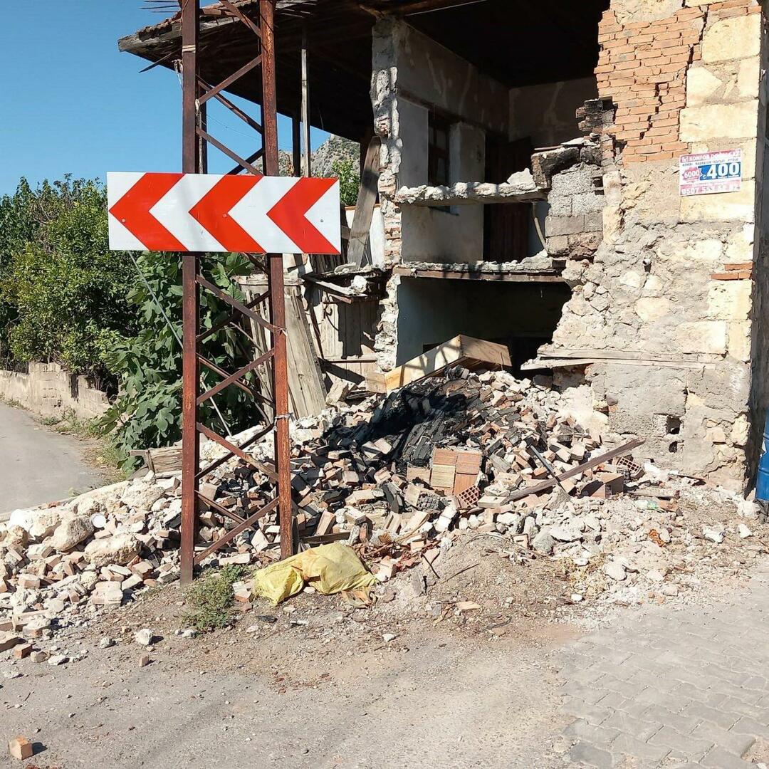 Gempa Adana