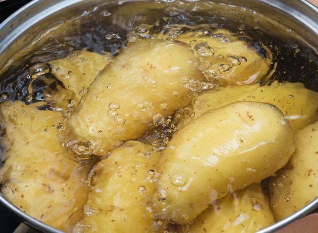 Apa manfaat kesehatan dari jus kentang? Apa gunanya minum jus kentang saat perut kosong di pagi hari?