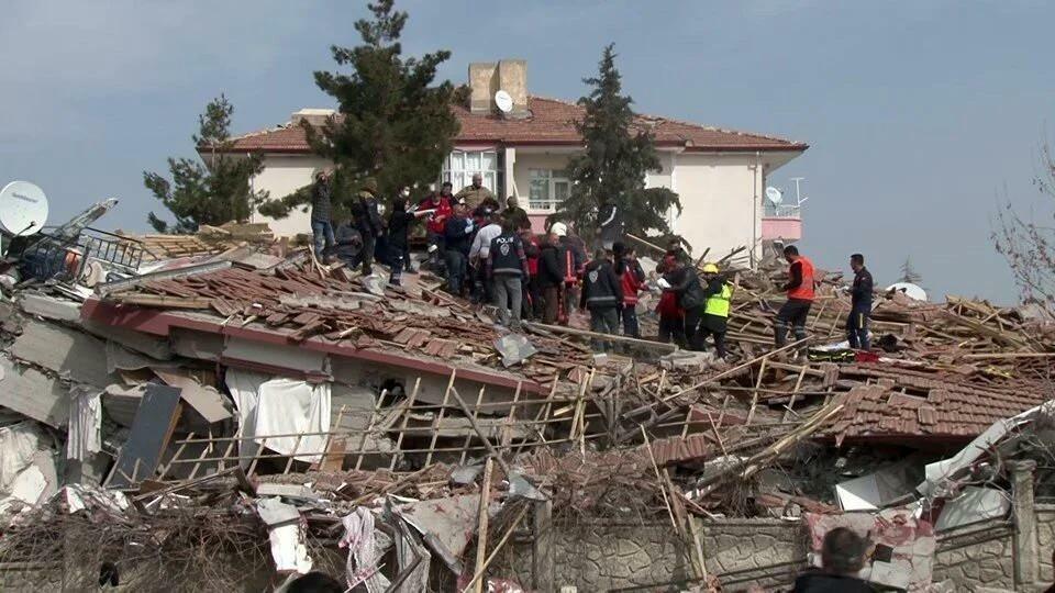 Emine Erdoğan menyampaikan harapan terbaiknya kepada seluruh warga yang terkena dampak gempa Malatya