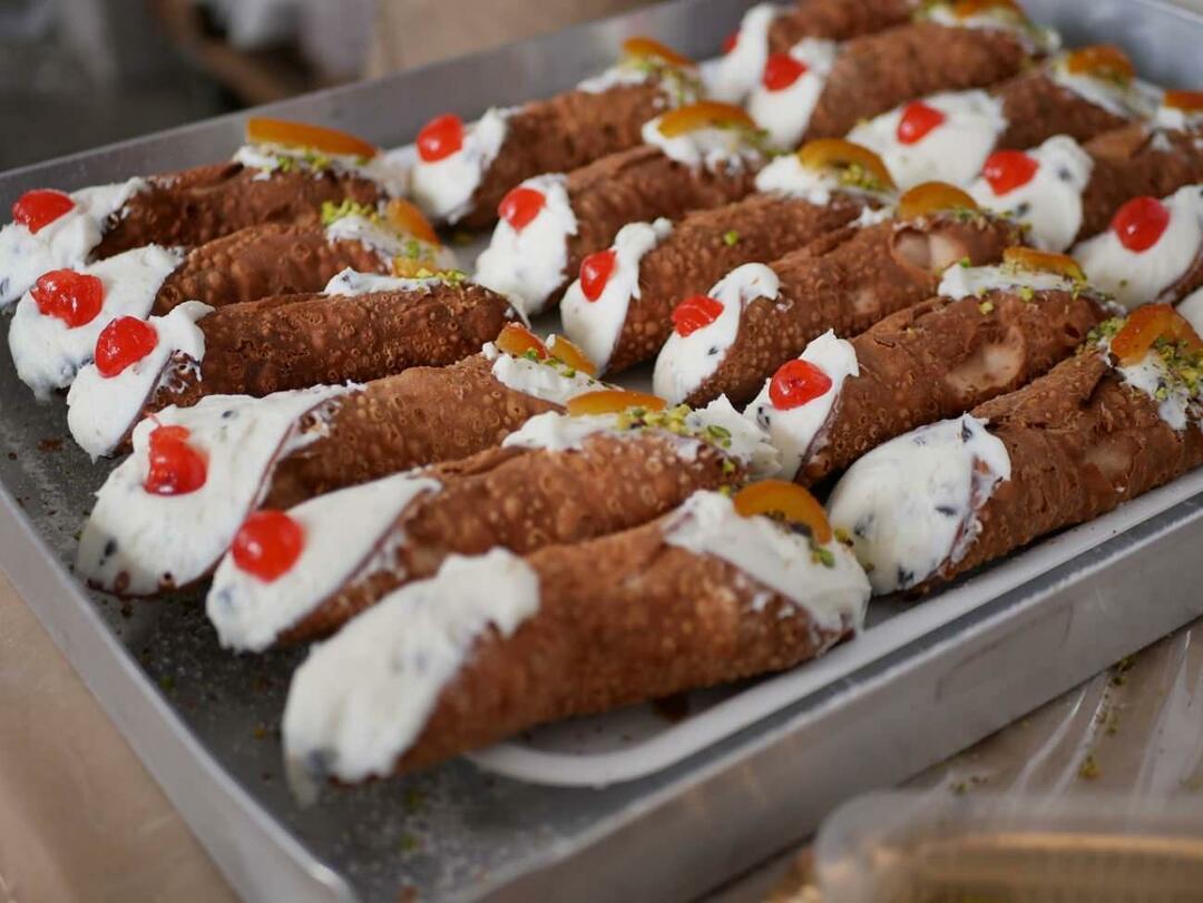 Apa itu cannoli dan bagaimana cara membuatnya? Resep canola pencuci mulut Italia