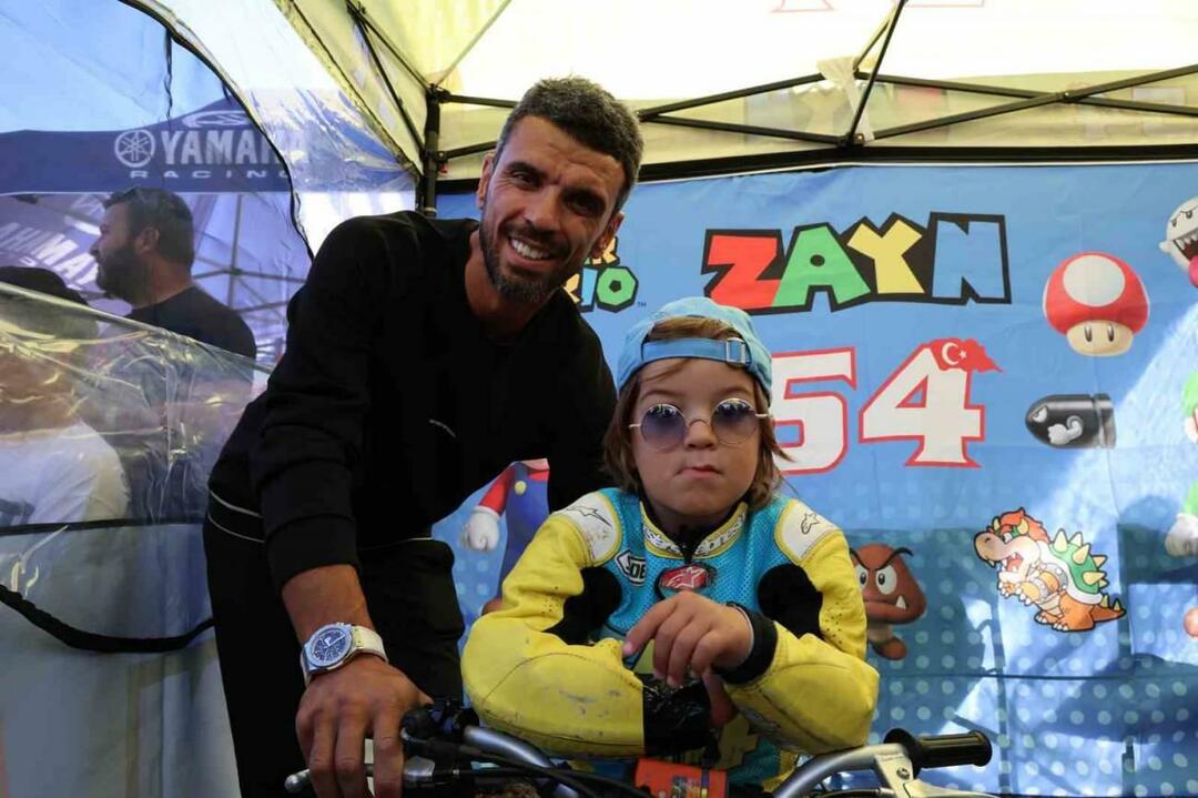 Kegembiraan kejuaraan dari putra Kenan Sofuoğlu yang berusia 4 tahun, Zayn!
