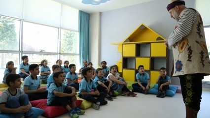Pertunjukan Meddah kepada anak-anak dari Kota Metropolitan Gaziantep