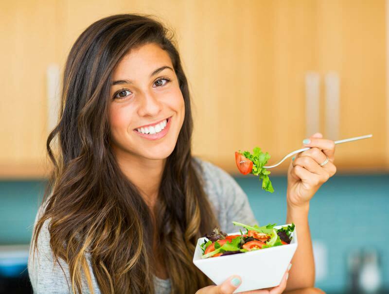 Resep salad diet yang mudah dan lezat: Cara membuat salad Shepherd? Kalori salad Shepherd