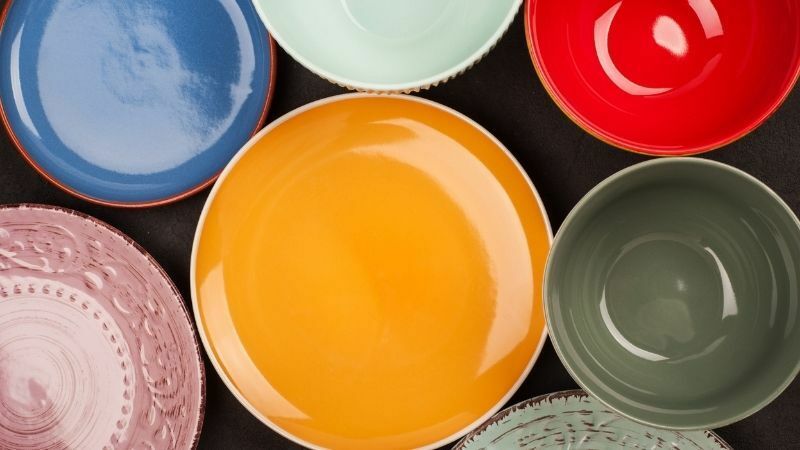 Ilmuwan menjelaskan bahwa piring warna-warni bagus untuk masalah memilih makanan