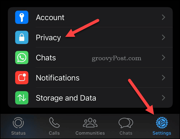 Buka pengaturan Privasi WhatsApp di iPhone