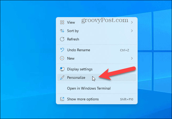Klik kanan pada desktop dan pilih Personalize