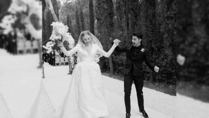 Itu keluar bertahun-tahun kemudian! Bingkai hitam dan putih dari hari pernikahan oleh Sophie Turner...