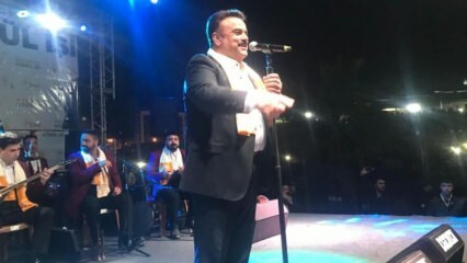Bülent Serttaş membuat semua orang tertawa di atas panggung!