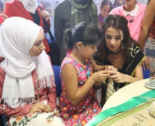 Songül Öden bertemu dengan wanita-wanita Suriah