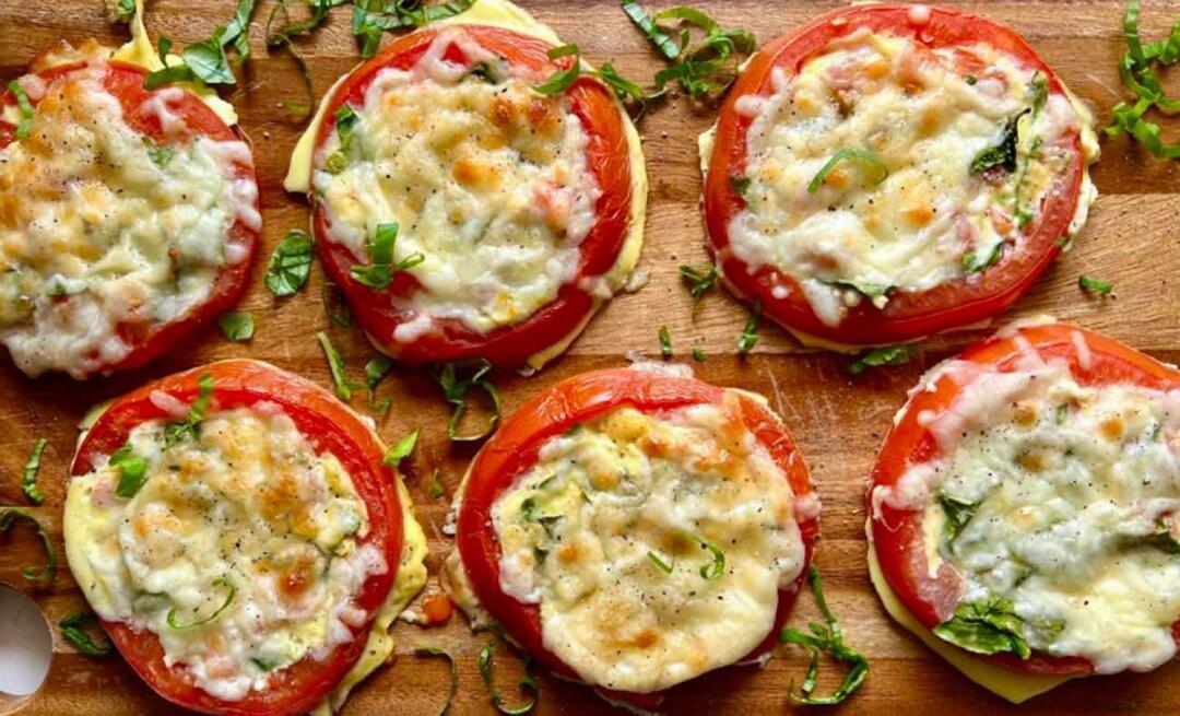 Bagaimana cara membuat tomat dengan keju di dalam oven? Resep mudah dengan tomat