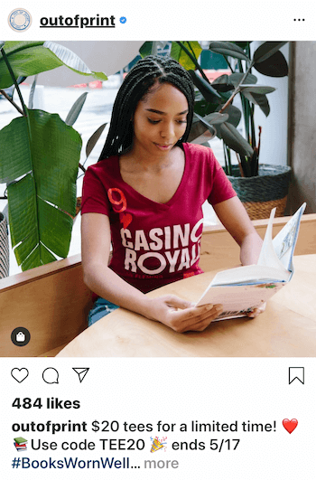 Posting bisnis Instagram dengan orang yang memakai produk