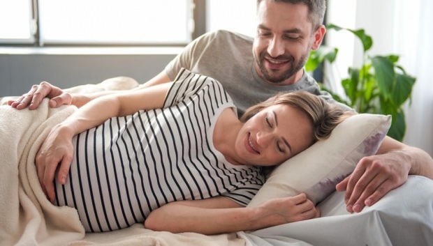 Bagaimana seharusnya hubungan selama kehamilan? Berapa bulan saya bisa melakukan hubungan intim selama kehamilan?