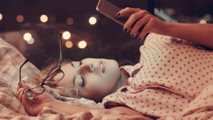Apa yang menyebabkan menggunakan telepon sebelum tidur?