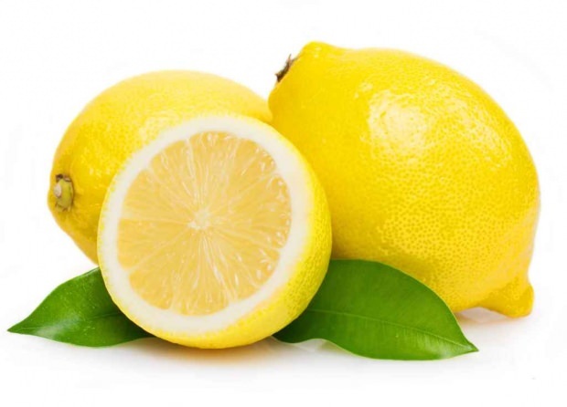 Menghilangkan noda dinding dengan lemon