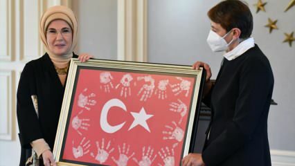 Ibu Negara Erdogan bertemu dengan para guru!