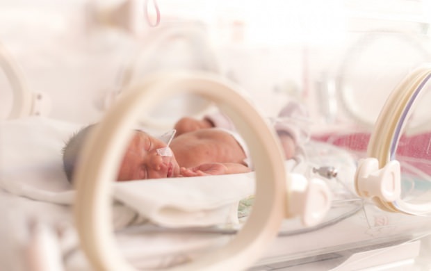 Mengapa bayi yang baru lahir diinkubasi?