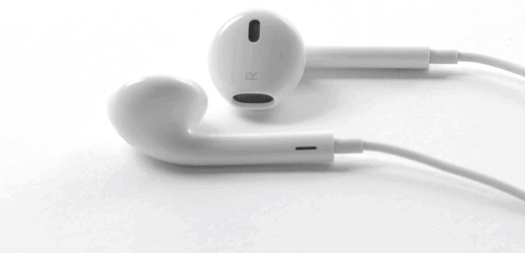 Haruskah Apple Ditch EarPods di iPhone Baru?