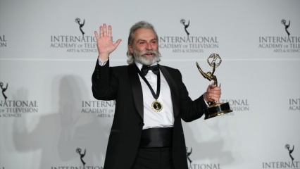 Aktor pemenang penghargaan Emmy Haluk Bilginer terus bangga! 