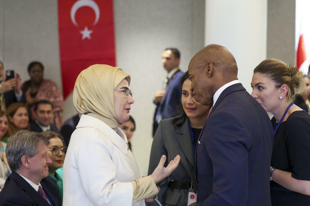 Emine Erdoğan Menuju Program Gerakan Nol Sampah Global berbagi media sosial