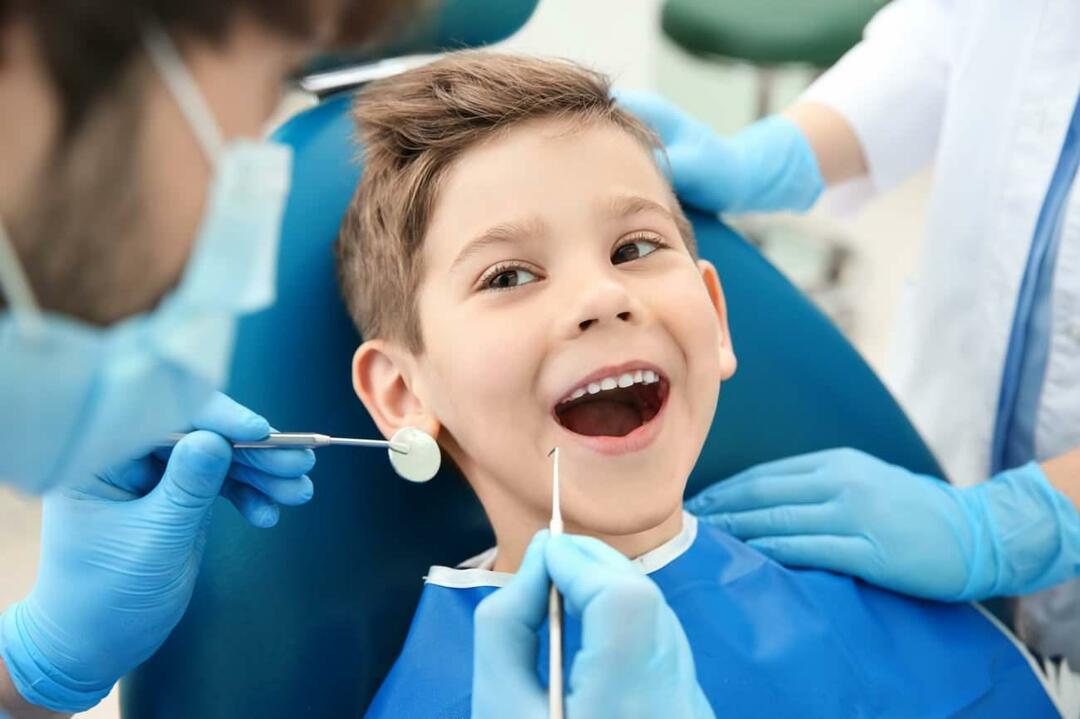 Kapan sebaiknya anak mendapat perawatan gigi?