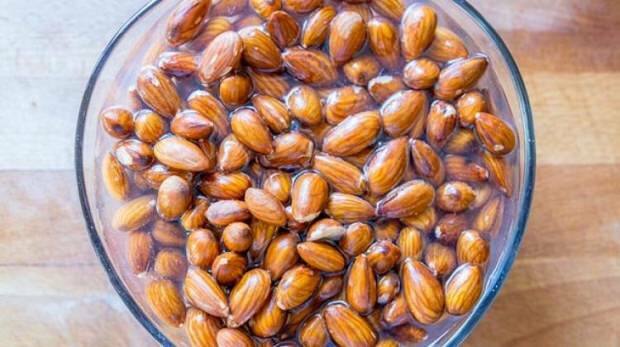 Menurunkan berat badan dengan air almond! Apa yang dilakukan air almond? Apa manfaat almond?