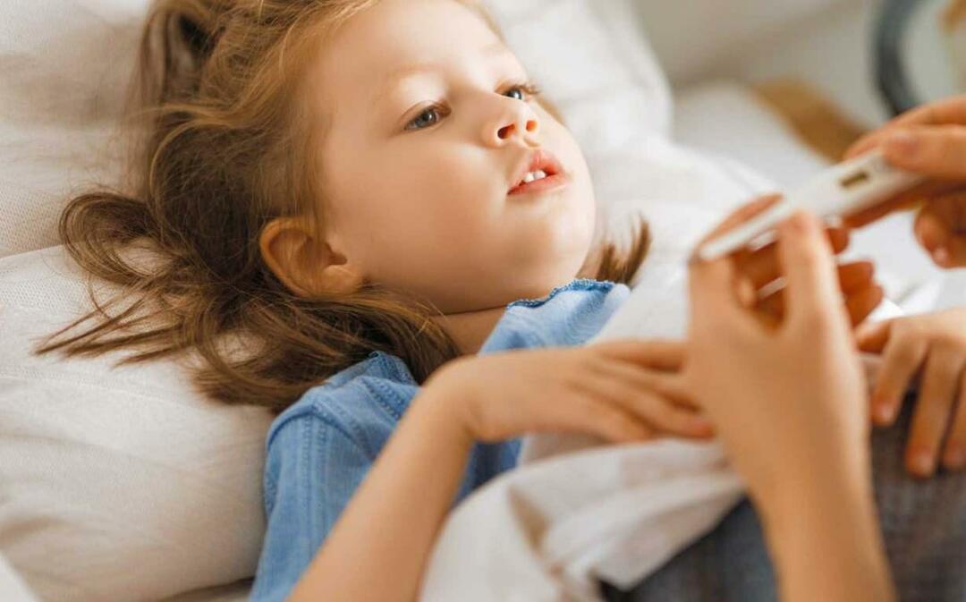 Apa yang harus dilakukan pada demam tinggi? Waspadai hal ini saat anak Anda demam