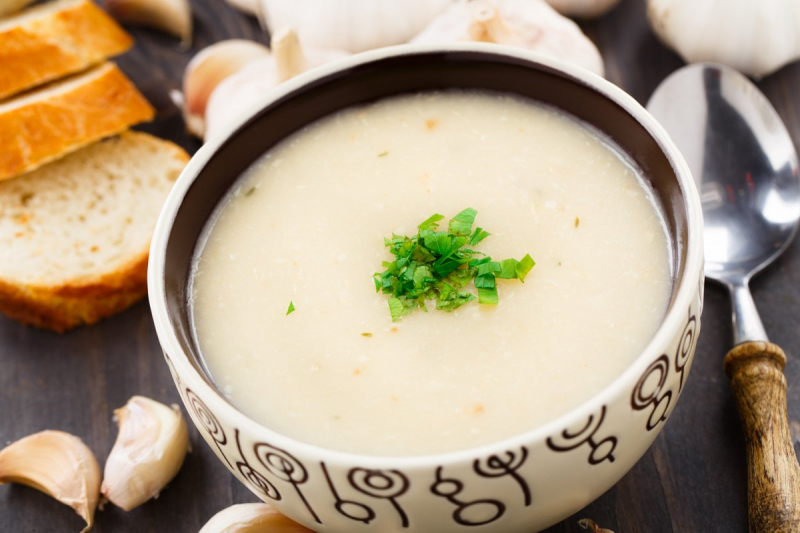 Bagaimana cara membuat sup bawang putih? Resep sup bawang putih penyembuhan cantik