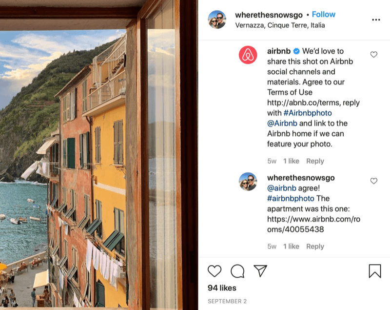 Contoh izin repost tertulis instagram antara @wherethesnowsgo dan @airbnb dengan airbnb yang meminta untuk membagikan foto dan info tentang cara memberikan persetujuan, dan balasan oleh @wherethesnowsgo yang mengizinkan pembagian ulang gambar