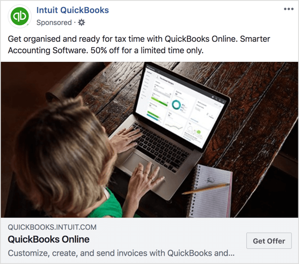 Dalam iklan Intuit QuickBooks dan halaman arahan, perhatikan nada warna dan penawaran yang konsisten.