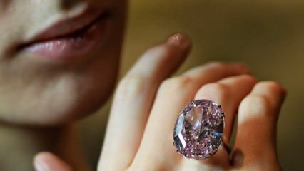 Berlian merah muda terbesar di dunia