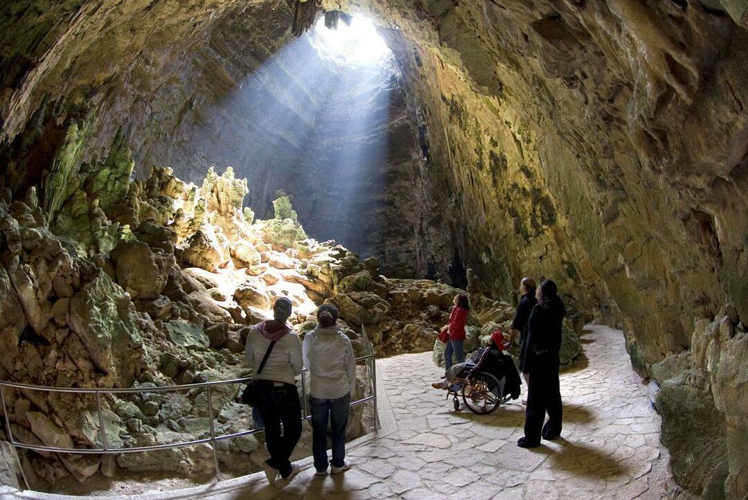 Gua Grotte di Castellana
