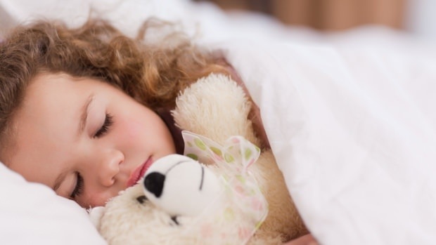 Kapan sebaiknya anak tidur sendirian?