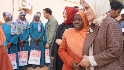 Esra Albayrak bergabung dengan bantuan makanan TİKA ke Burkina Faso