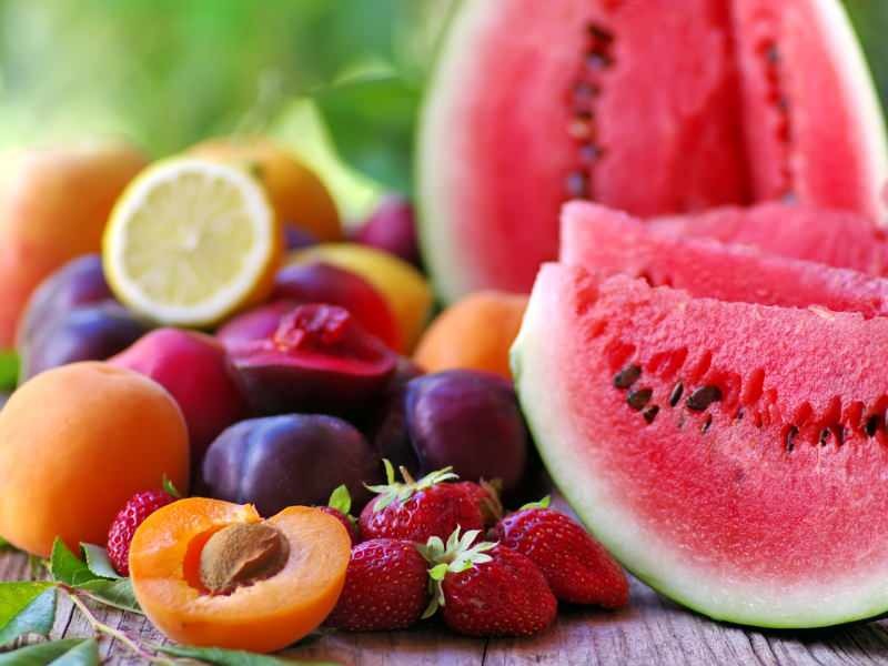 Konsumsi buah dalam makanan! Apakah terlambat makan buah menambah berat badan?