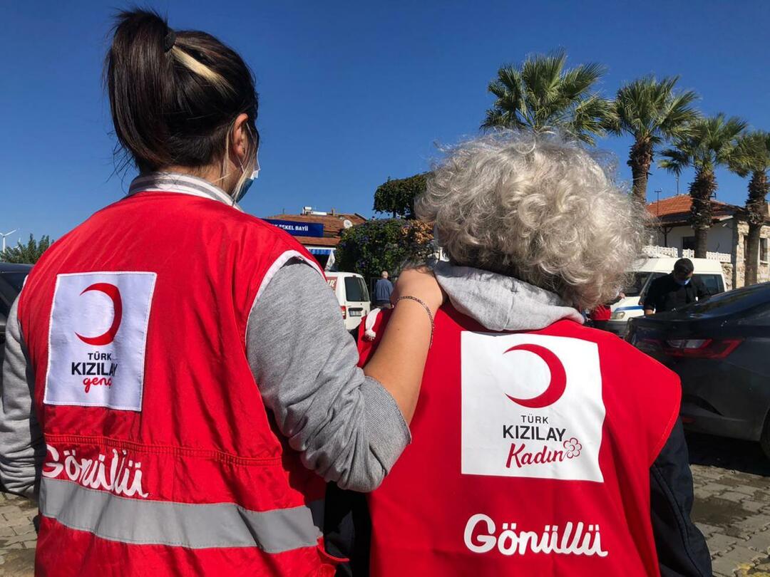 Terobosan baru dari Bulan Sabit Merah Turki: Mendirikan saluran WhatsApp khusus untuk korban gempa