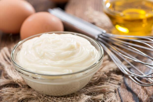 Bagaimana cara membuat mayones mudah di rumah? Apa saja trik melakukan mayones?