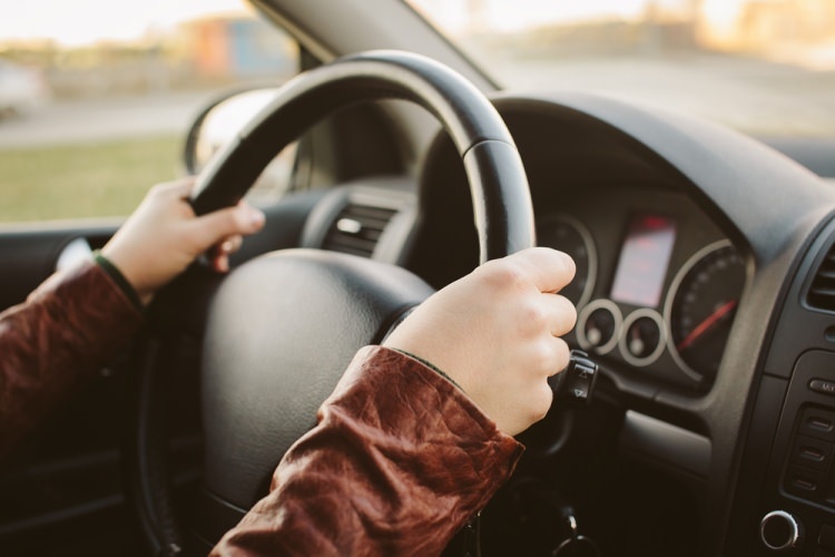 5 kesalahan yang dilakukan oleh pengemudi wanita dalam lalu lintas