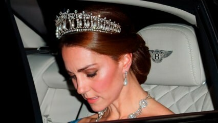 Kate Middleton dengan mahkota yang diwarisi dari Lady Diana