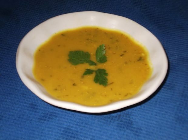 Resep sup lentil kuning yang lezat
