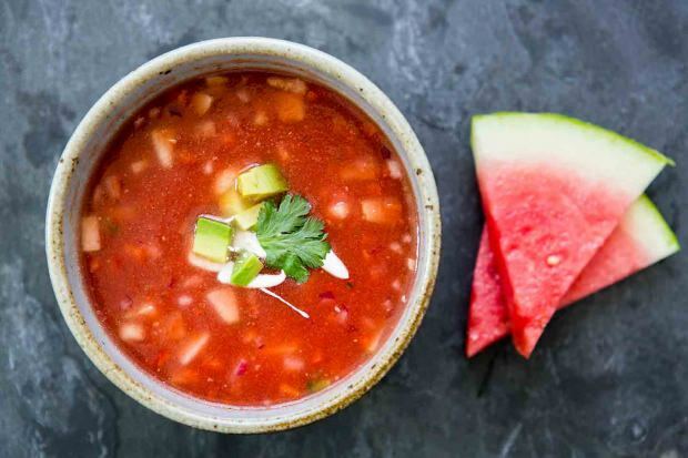 Bagaimana membuat sup semangka yang lezat?