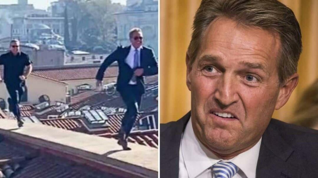 Duta Besar AS untuk Ankara Jeffry Flake berlari di atap Grand Bazaar