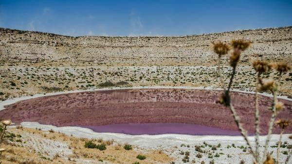 Warna Danau Meyil Obruk berubah menjadi merah muda!