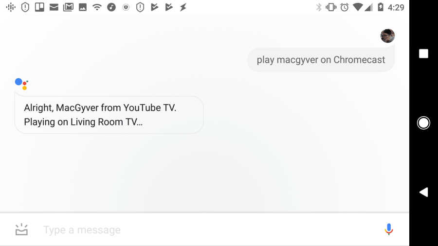 tangkapan layar acara pemutaran atau film dengan Google Assistant