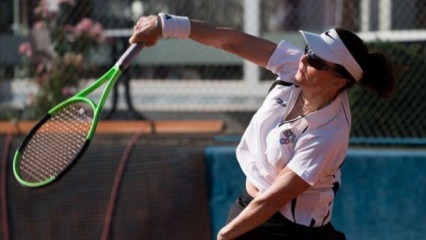 Pada usia 75, tenis memasuki peringkat dunia!