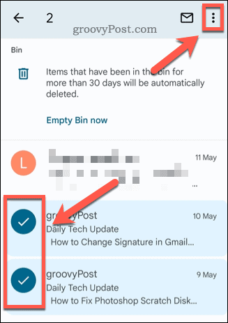 Memilih email di folder sampah Gmail