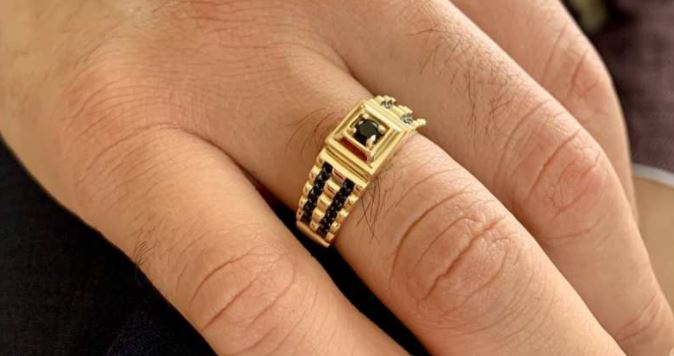 Apakah cincin emas dilarang untuk pria?