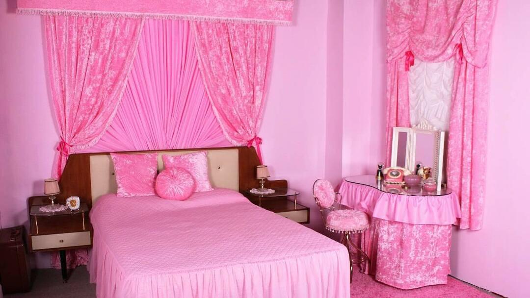 ruangan merah muda